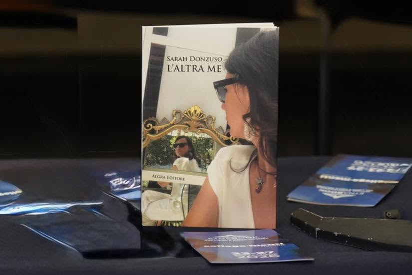 Lo specchio delle nostre fragilità: la rinascita interiore ne “L’Altra me” di Sarah Donzuso
